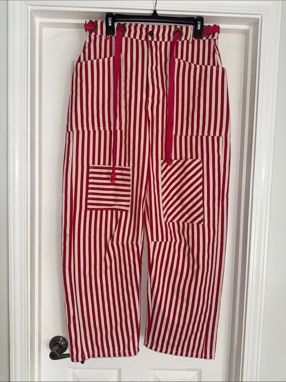 Urban Daisy Women’s Berry and White Striped Barrel Pants Sz L